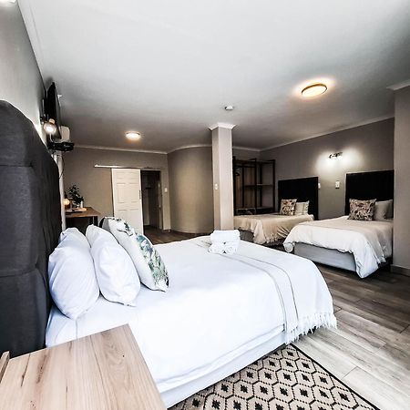 B At Home Guest House Piet Retief Bagian luar foto