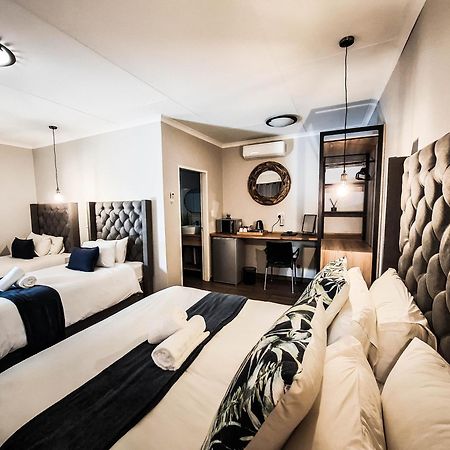 B At Home Guest House Piet Retief Bagian luar foto