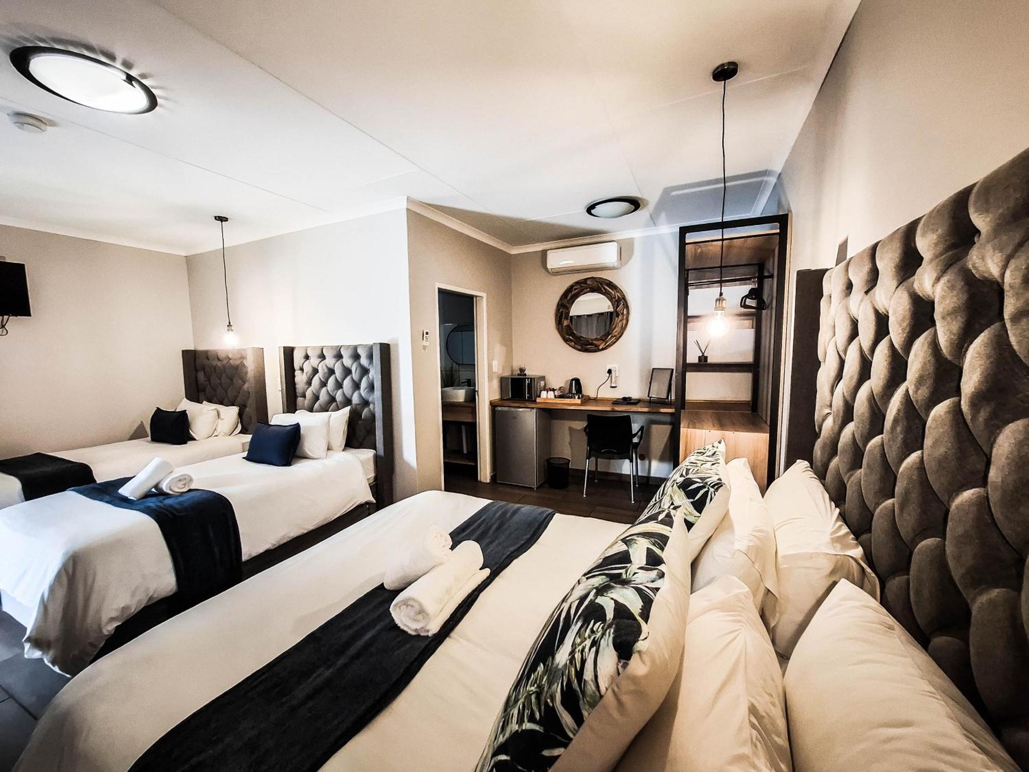B At Home Guest House Piet Retief Bagian luar foto