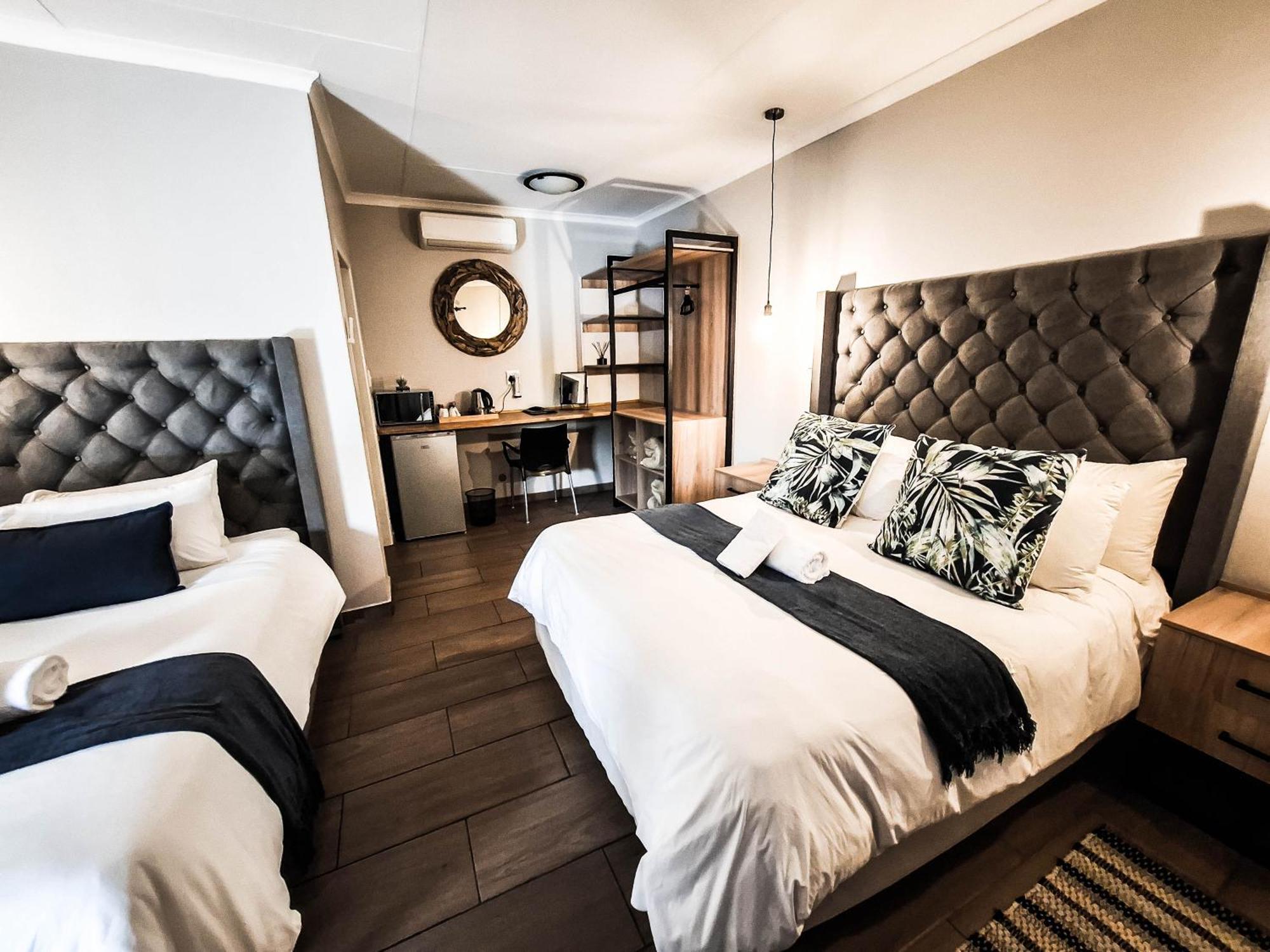 B At Home Guest House Piet Retief Bagian luar foto