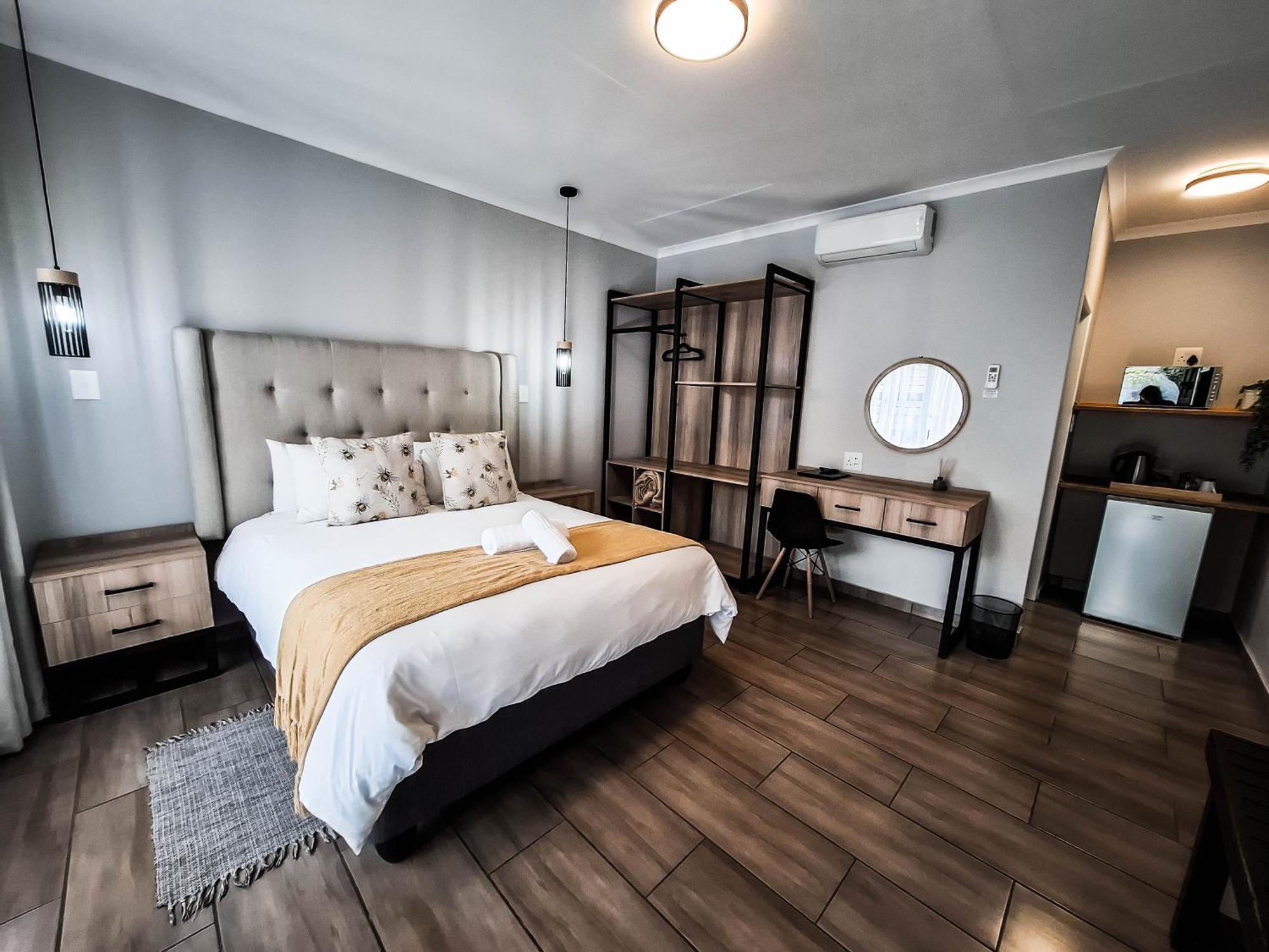B At Home Guest House Piet Retief Bagian luar foto