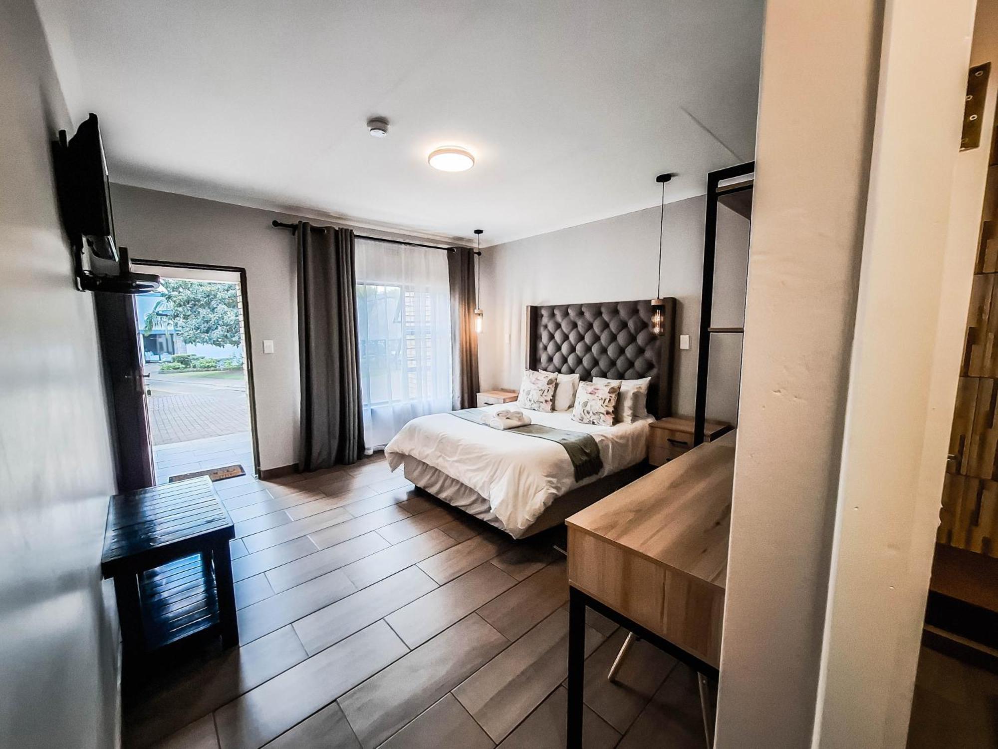 B At Home Guest House Piet Retief Bagian luar foto