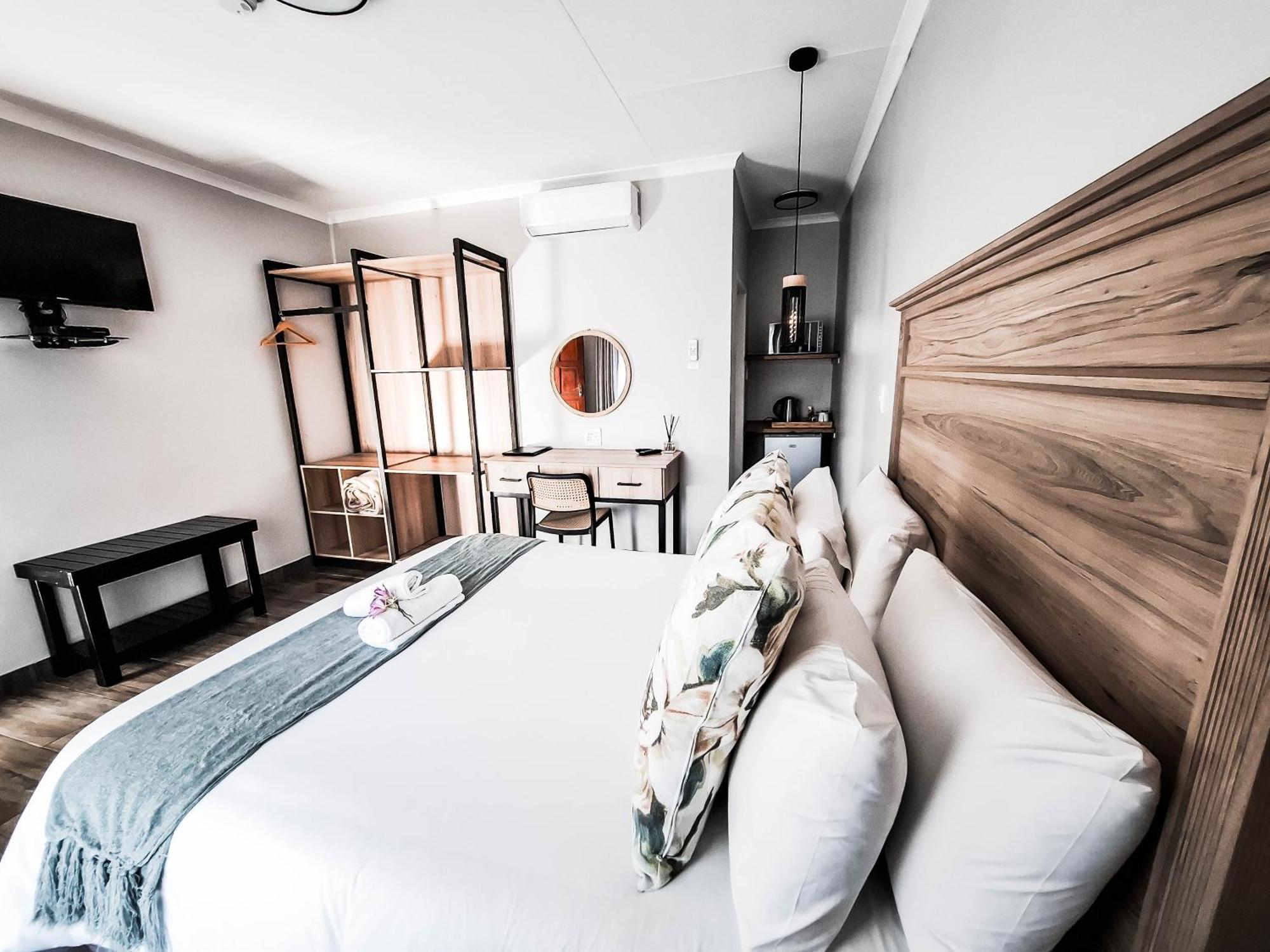 B At Home Guest House Piet Retief Bagian luar foto