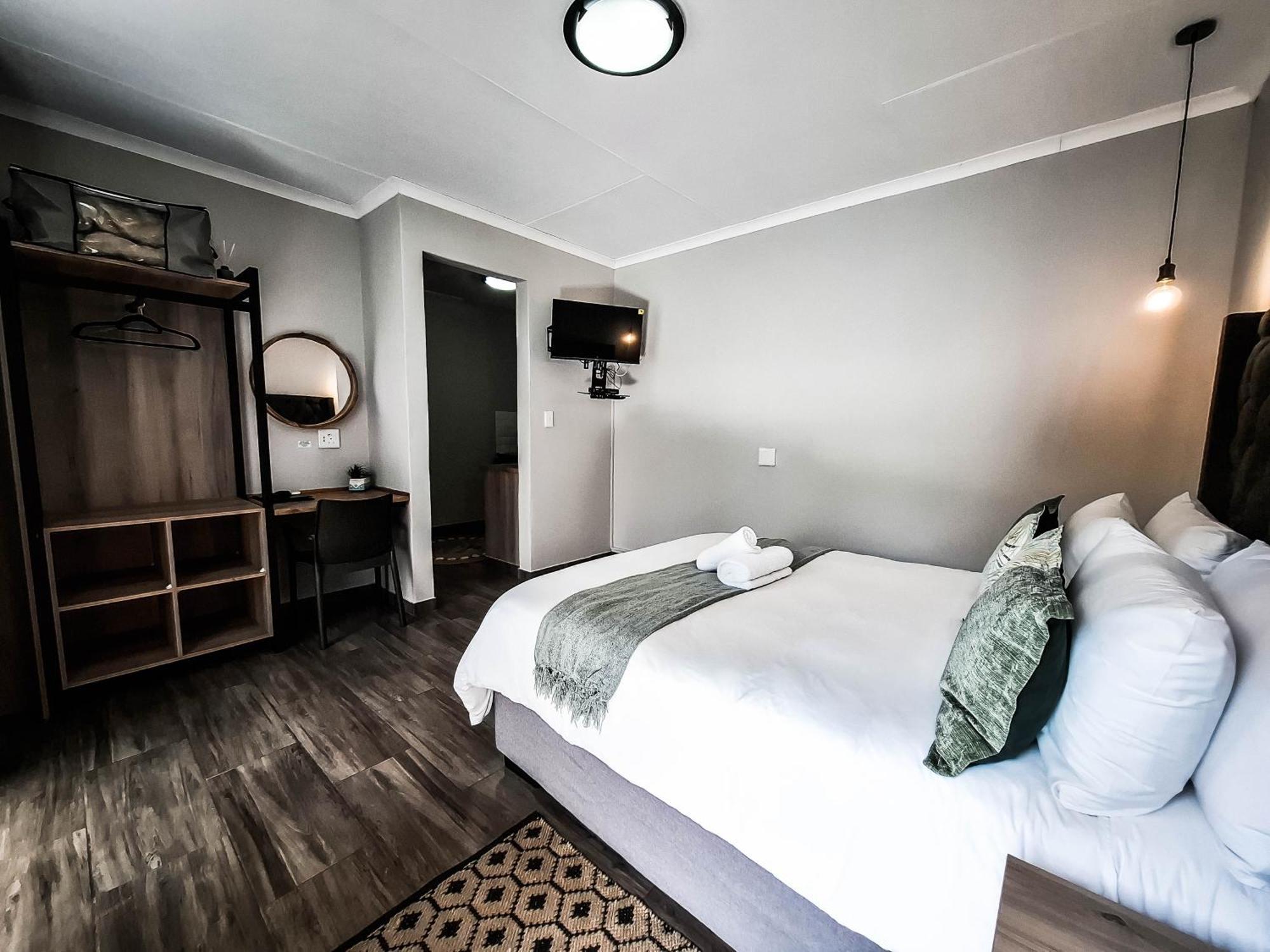 B At Home Guest House Piet Retief Bagian luar foto