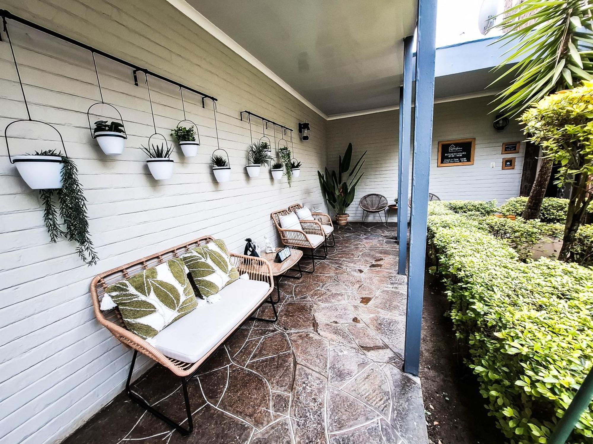 B At Home Guest House Piet Retief Bagian luar foto